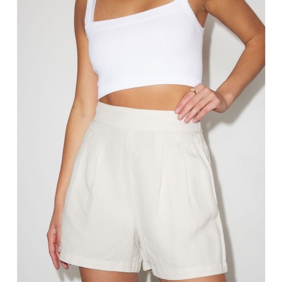 Dynamite Mabel Flowy Linen Short in Rainy Day Beige - Picture 3 of 9